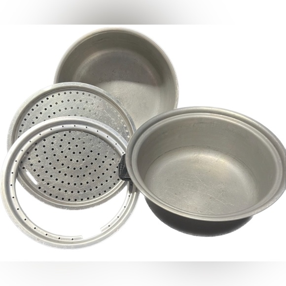 Vintage Wear-Ever Aluminum Stock Pot with inserts 824 and 834 - Picture 1 of 5